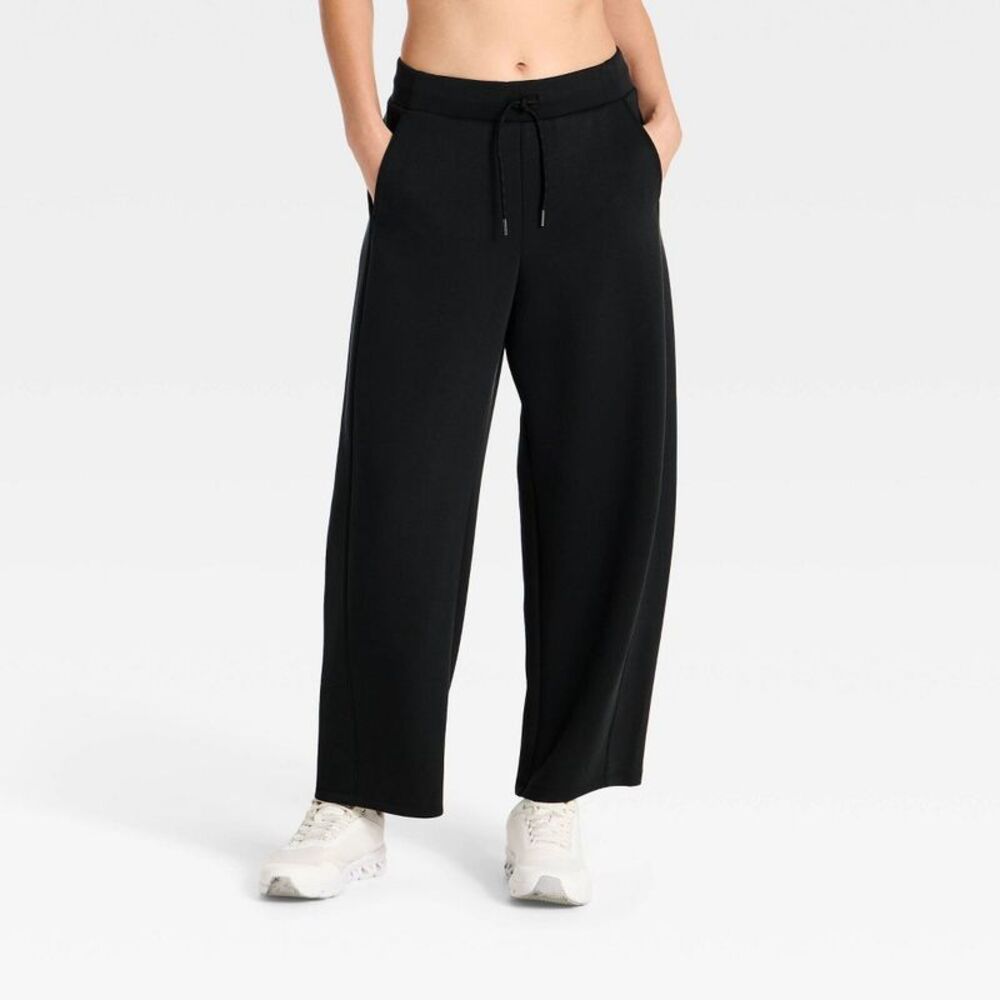 Women's Airy Sleek Barrel Leg Sweatpants - All In Motion Black L